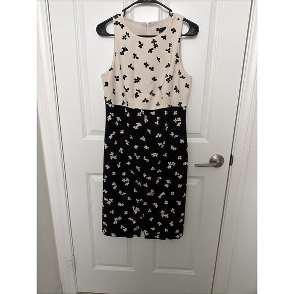Ann Taylor Dresses & Skirts - Ann Taylor Mixed Floral Sheath Dress size 6
